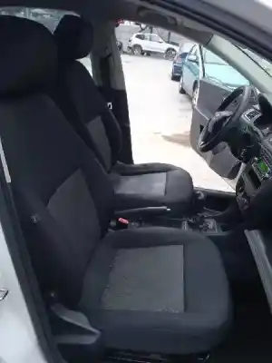 Véhicule à la ferraille seat                                               toledo (kg3)                                                                                                                                                                                                                                               1.6 tdi                                                                                                                                                                                                                                                    de l'année 2015 alimenté cayc