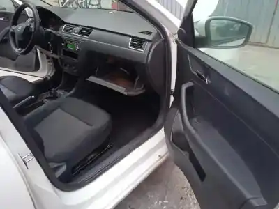 Véhicule à la ferraille seat                                               toledo (kg3)                                                                                                                                                                                                                                               1.6 tdi                                                                                                                                                                                                                                                    de l'année 2015 alimenté cayc