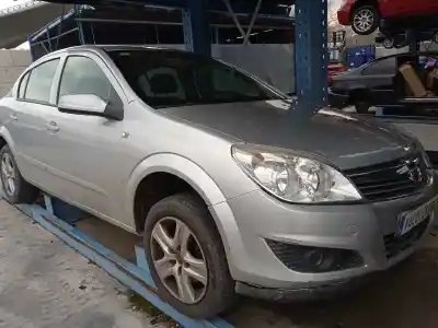 Veículo de Sucata OPEL ASTRA H BERLINA Cosmo do ano 2009 alimentado Z16XER