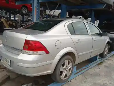 Veículo de Sucata opel astra h berlina cosmo do ano 2009 alimentado z16xer