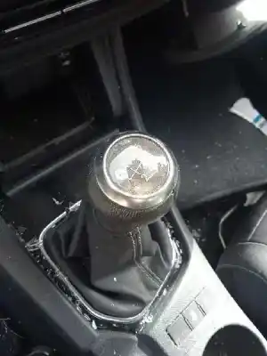 Veículo de Sucata toyota auris (_e18_) 1.2 (nre185_) do ano 2017 alimentado 8nr