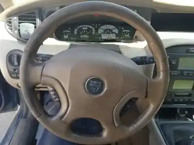 Scrapping Vehicle jaguar x-type 2.0 v6 of the year 2002 powered yb