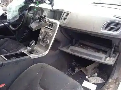 Veículo de Sucata volvo v60 kombi 2.0 diesel cat do ano 2016 alimentado d4204t20