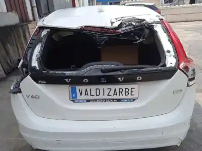 Veículo de Sucata volvo v60 kombi 2.0 diesel cat do ano 2016 alimentado d4204t20