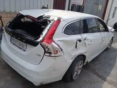 Veículo de Sucata volvo v60 kombi 2.0 diesel cat do ano 2016 alimentado d4204t20