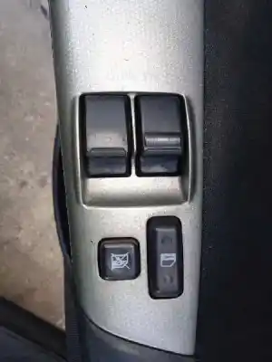 Veicolo di demolizione toyota corolla (_e12_) 2.0 d-4d (cde120r_ cde120l_) dell'anno 2004 alimentato 1cdftv