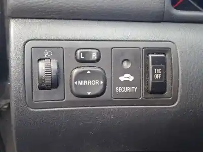 Veicolo di demolizione toyota corolla (_e12_) 2.0 d-4d (cde120r_ cde120l_) dell'anno 2004 alimentato 1cdftv