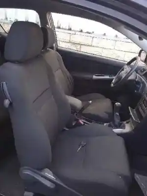 Veicolo di demolizione toyota corolla (_e12_) 2.0 d-4d (cde120r_ cde120l_) dell'anno 2004 alimentato 1cdftv