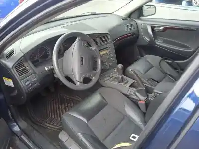 Veicolo di demolizione volvo v70 familiar 2.4 (125kw) dell'anno 2001 alimentato b5244s