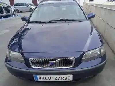 Veicolo di demolizione volvo v70 familiar 2.4 (125kw) dell'anno 2001 alimentato b5244s