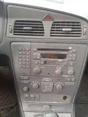 Veicolo di demolizione volvo v70 familiar 2.4 (125kw) dell'anno 2001 alimentato b5244s