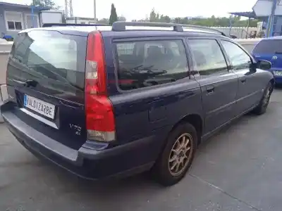 Veicolo di demolizione volvo v70 familiar 2.4 (125kw) dell'anno 2001 alimentato b5244s