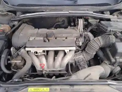 Veicolo di demolizione volvo v70 familiar 2.4 (125kw) dell'anno 2001 alimentato b5244s