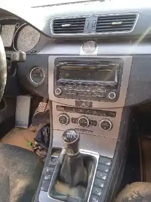 Sloopvoertuig volkswagen passat variant (365) edition bluemotion van het jaar 2014 aangedreven cffb