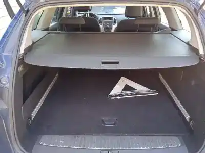 Veículo de Sucata opel astra j sports tourer cosmo do ano 2011 alimentado a17dtr