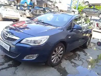 Veículo de Sucata opel astra j sports tourer cosmo do ano 2011 alimentado a17dtr