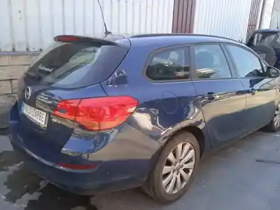 Veículo de Sucata opel astra j sports tourer cosmo do ano 2011 alimentado a17dtr