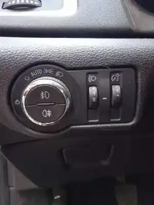 Veículo de Sucata opel astra j sports tourer cosmo do ano 2011 alimentado a17dtr