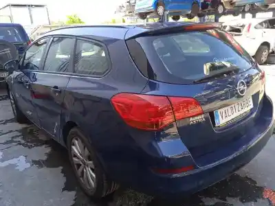 Veículo de Sucata opel astra j sports tourer cosmo do ano 2011 alimentado a17dtr