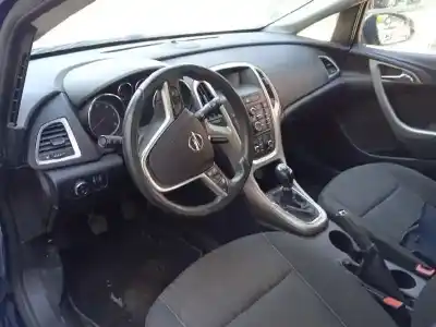 Veículo de Sucata opel astra j sports tourer cosmo do ano 2011 alimentado a17dtr