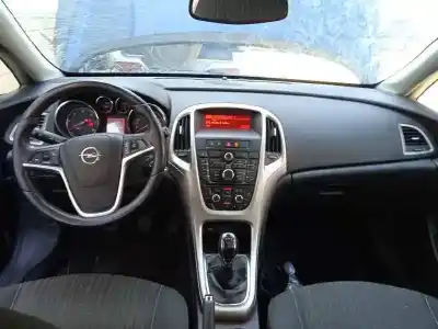 Veículo de Sucata opel astra j sports tourer cosmo do ano 2011 alimentado a17dtr