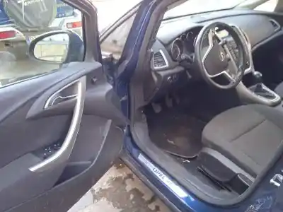 Veículo de Sucata opel astra j sports tourer cosmo do ano 2011 alimentado a17dtr