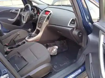 Veículo de Sucata opel astra j sports tourer cosmo do ano 2011 alimentado a17dtr