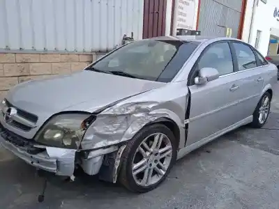 Véhicule à la ferraille OPEL VECTRA C BERLINA Comfort de l'année 2003 alimenté Y22DTR