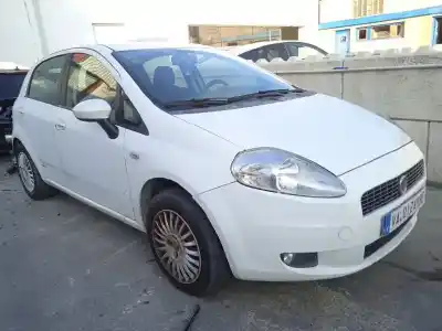 Veicolo di demolizione FIAT GRANDE PUNTO (199_) 1.3 D MULTIJET (199.AXD11, 199.AXD1A, 199.AXD1B,... dell'anno 2007 alimentato 199A3000
