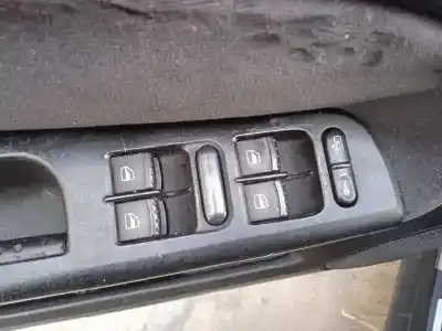 Здавання транспортного засобу volkswagen passat variant (3b6) básico року 2003 потужний avf
