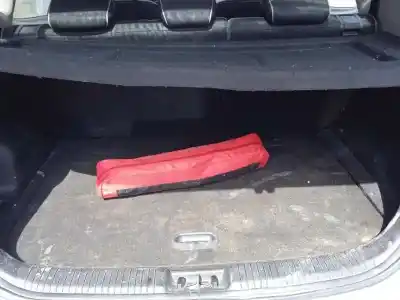 Sloopvoertuig kia venga drive van het jaar 2011 aangedreven d4fc