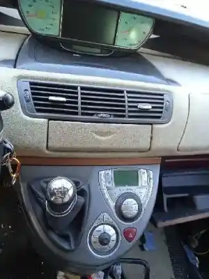 Здавання транспортного засобу lancia                                             phedra (180)                                                                                                                                                                                                                                               2.2 jtd cat року 2004 потужний 4hw