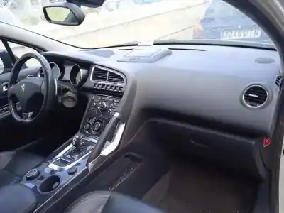 Sloopvoertuig peugeot 3008 hybrid4 van het jaar 2012 aangedreven rh02