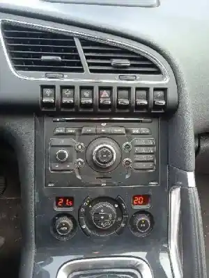 Sloopvoertuig peugeot 3008 hybrid4 van het jaar 2012 aangedreven rh02