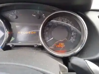 Sloopvoertuig peugeot 3008 hybrid4 van het jaar 2012 aangedreven rh02