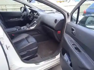 Sloopvoertuig peugeot 3008 hybrid4 van het jaar 2012 aangedreven rh02