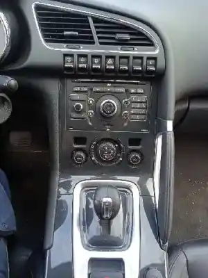 Sloopvoertuig peugeot 3008 hybrid4 van het jaar 2012 aangedreven rh02