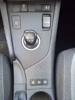 Veículo de Sucata toyota auris (_e18_) 1.8 hybrid (zwe186_) do ano 2017 alimentado 2zr