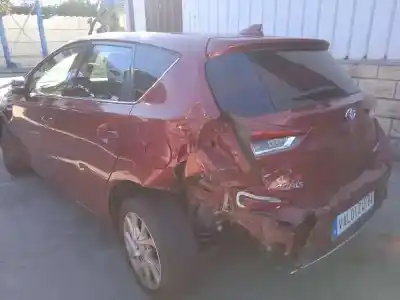 Veículo de Sucata toyota auris (_e18_) 1.8 hybrid (zwe186_) do ano 2017 alimentado 2zr