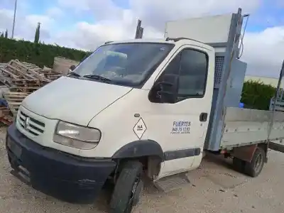 Veículo de Sucata renault   do ano 2000 alimentado 8140.43s