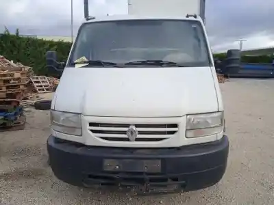 Veículo de Sucata renault   do ano 2000 alimentado 8140.43s