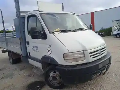 Veículo de Sucata renault   do ano 2000 alimentado 8140.43s