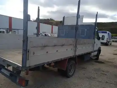 Veículo de Sucata renault   do ano 2000 alimentado 8140.43s