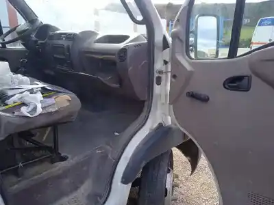 Veículo de Sucata renault   do ano 2000 alimentado 8140.43s