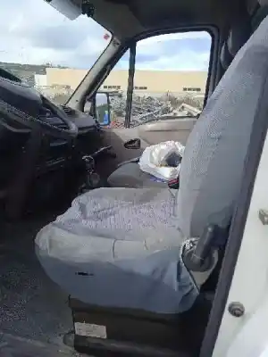 Veículo de Sucata renault   do ano 2000 alimentado 8140.43s