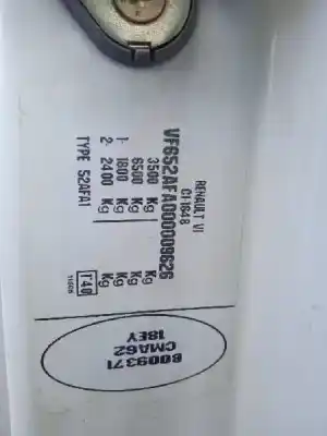 Veículo de Sucata renault   do ano 2000 alimentado 8140.43s