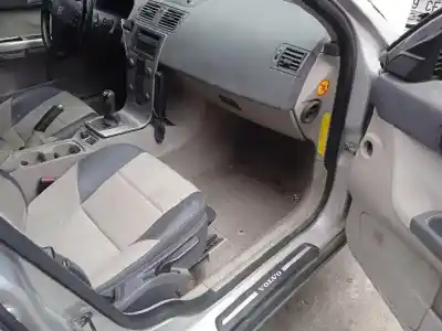 Здавання транспортного засобу volvo v50 familiar 2.0 d momentum року 2004 потужний d4204t