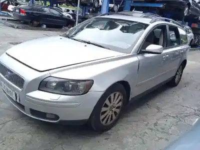 Здавання транспортного засобу volvo v50 familiar 2.0 d momentum року 2004 потужний d4204t