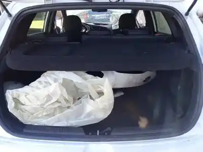 Veículo de Sucata kia cee´d drive do ano 2017 alimentado d4fb