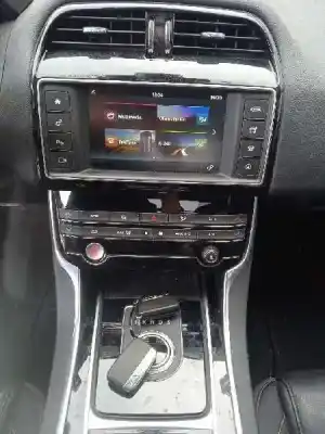 Veículo de Sucata jaguar xe (x760) 2.0 d do ano 2015 alimentado aj200